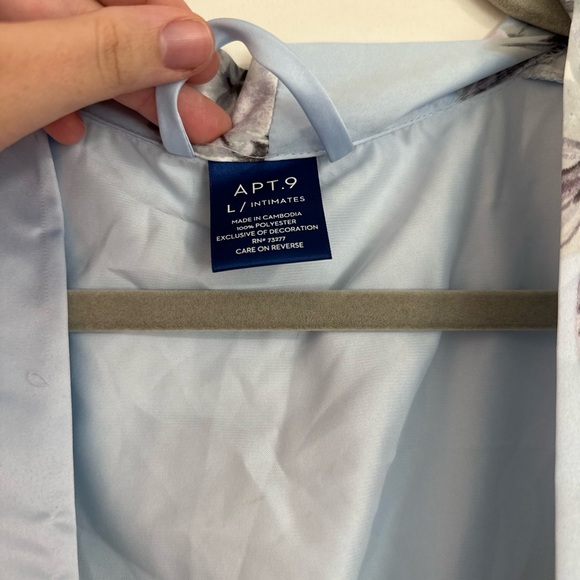 APT 9 Nightie And Robe Set - Picture 3 of 5